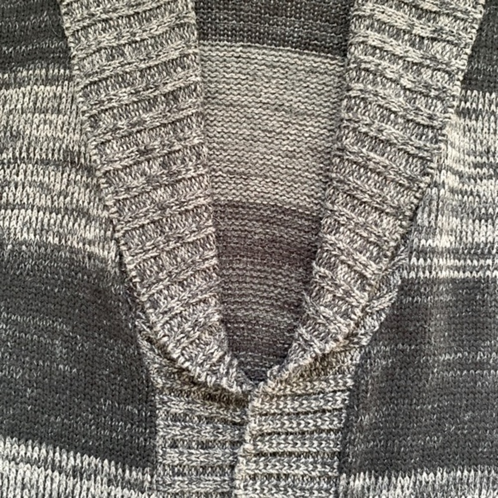 • Short sleeve cardigan • - Picture 2 of 3